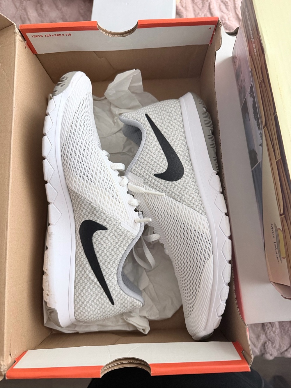 Size 7 Nike Women’s White/Gray Athletic Training Shoes